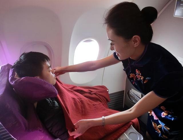 给的如果不主动要求空姐不会主动给j9国际飞机上这几样东西是免费(图3)