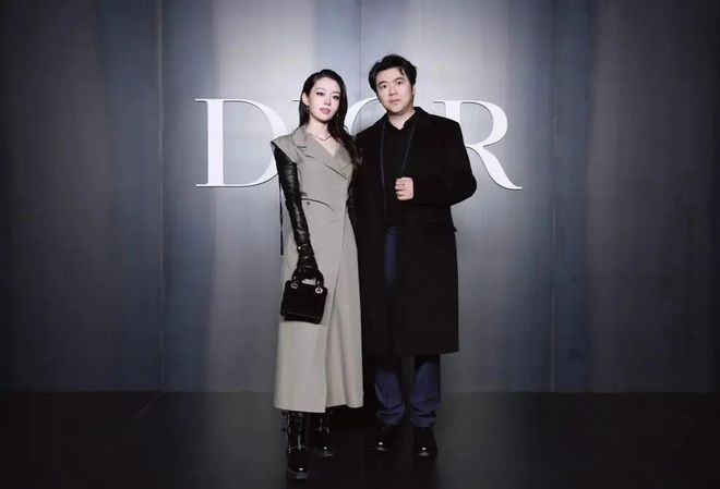 瓦Kim Jones的快乐王子j9九游会入口Dior的卡萨诺(图36)