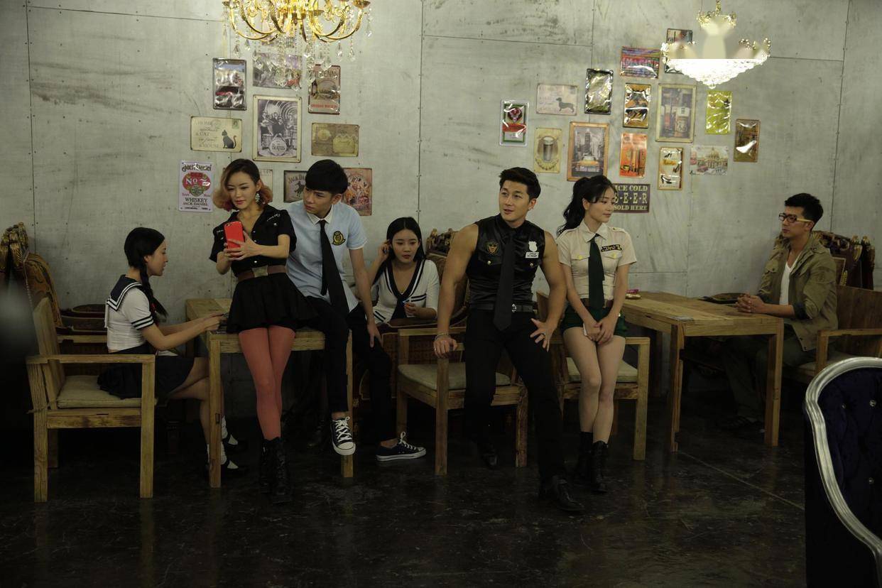 3部电影这魔鬼身材不愧是模特出身!j9九游会网站入口潘春春最惊艳的(图1) 3部电影这魔鬼身材不愧是模特出身!j9九游会网站入口潘春春最惊艳的(图1)