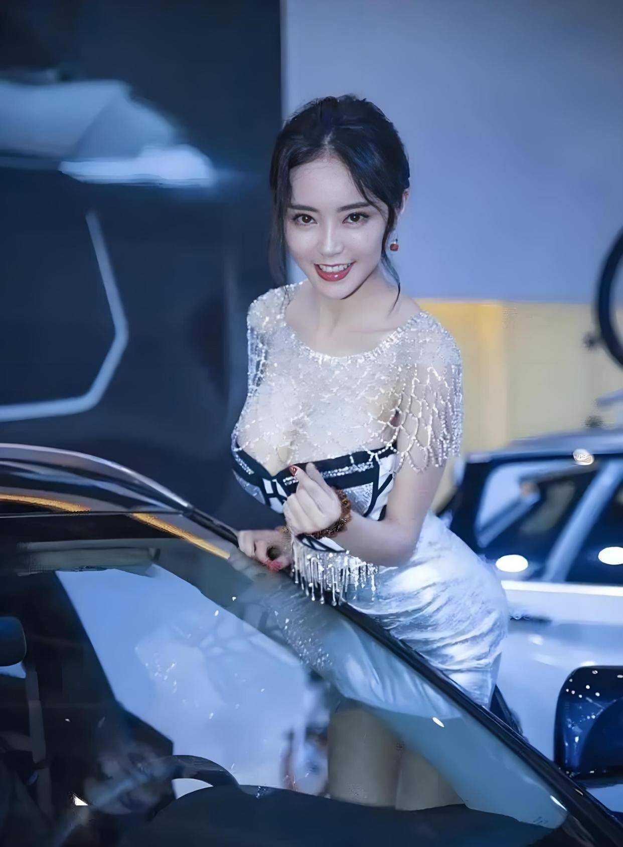 3部电影这魔鬼身材不愧是模特出身!j9九游会网站入口潘春春最惊艳的(图7) 3部电影这魔鬼身材不愧是模特出身!j9九游会网站入口潘春春最惊艳的(图7)