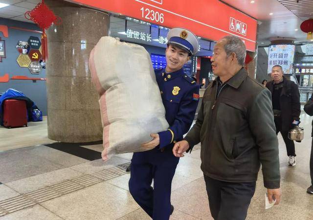 春答卷：坚守是我们在岗唯一的“假期模式”j9九游真人游戏第一品牌“火焰蓝”的新(图3)