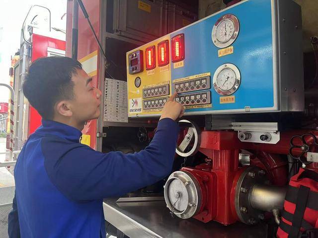 春答卷：坚守是我们在岗唯一的“假期模式”j9九游真人游戏第一品牌“火焰蓝”的新(图2)